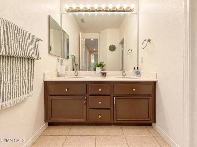 Symmetrical Double-Sink Vanity Bathroom