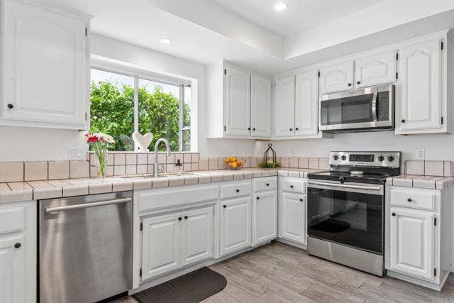 23474 Silver Strike DR, Canyon Lake, CA 92587