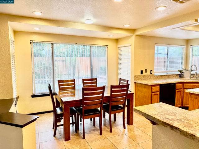 8800 Crusheen Way, Sacramento, CA 95828 8800 Crusheen Way, Sacramento, CA 95828