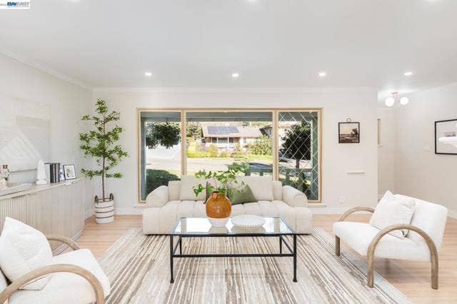 3636 Arcadian Dr, Castro Valley, CA 94546