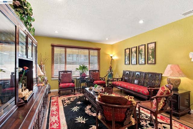 22 John Glenn Cir, Daly City, CA 94015 22 John Glenn Cir, Daly City, CA 94015