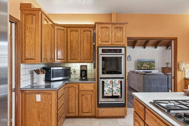 24-web-or-mls-UpmarketMedia-1125Spr-067T
