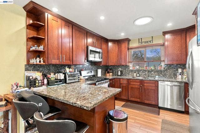 22 John Glenn Cir, Daly City, CA 94015 22 John Glenn Cir, Daly City, CA 94015