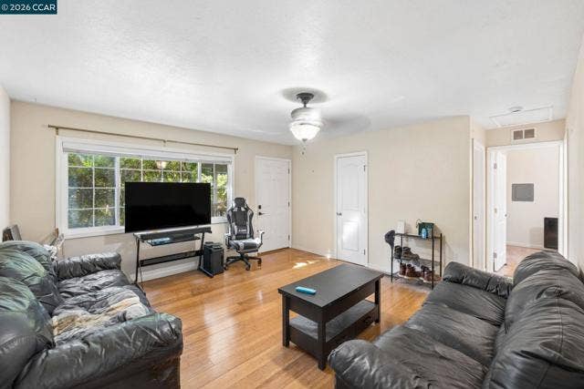 2759 Warner Ln, Pleasant Hill, CA 94523