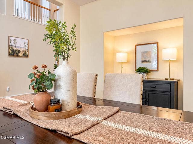 Warm Dining Table Centerpiece