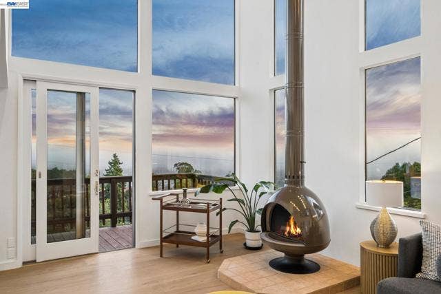 1085 STERLING AVE, Berkeley, CA 94708 1085 STERLING AVE, Berkeley, CA 94708