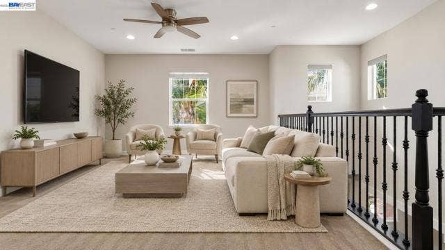 OPEN SPACIOUS LOFT AREA