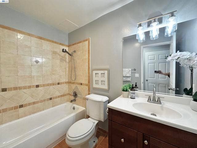 6 Commodore Drive, #C337, Emeryville, CA 94608 6 Commodore Drive, #C337, Emeryville, CA 94608