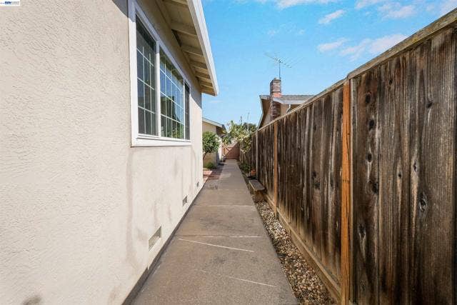 25825 Belhaven St, Hayward, CA 94545 25825 Belhaven St, Hayward, CA 94545