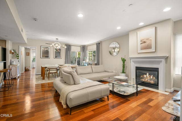 Property photo for 616 S Wilton PL, #203, Los Angeles, CA