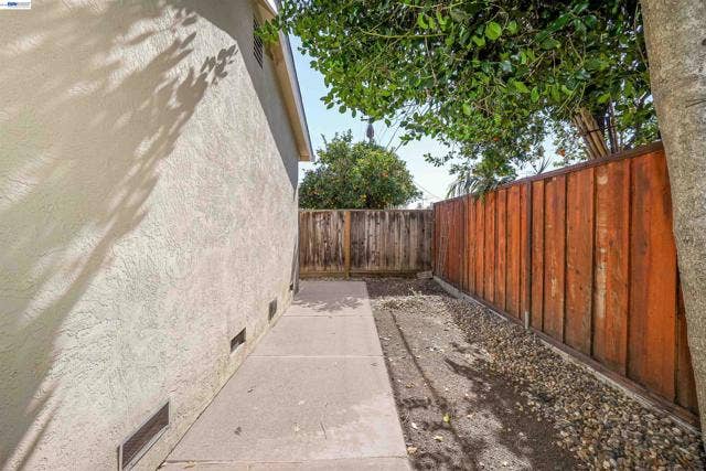 25825 Belhaven St, Hayward, CA 94545 25825 Belhaven St, Hayward, CA 94545