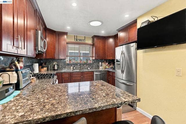 22 John Glenn Cir, Daly City, CA 94015 22 John Glenn Cir, Daly City, CA 94015
