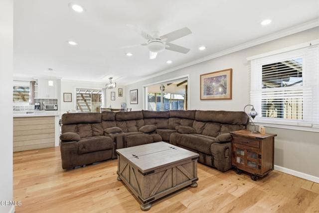 11-web-or-mls-011 - 3899 Maple St