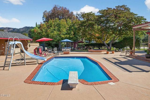 88-web-or-mls-UpmarketMedia-1125Spr-250