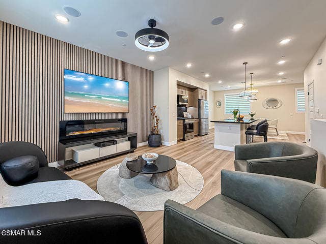 bLiving Kitchen and Dining5