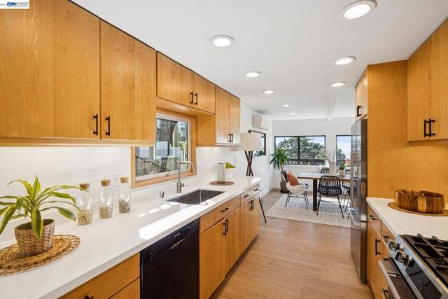 1085 STERLING AVE, Berkeley, CA 94708 1085 STERLING AVE, Berkeley, CA 94708
