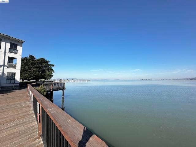 6 Commodore Drive, #C337, Emeryville, CA 94608 6 Commodore Drive, #C337, Emeryville, CA 94608
