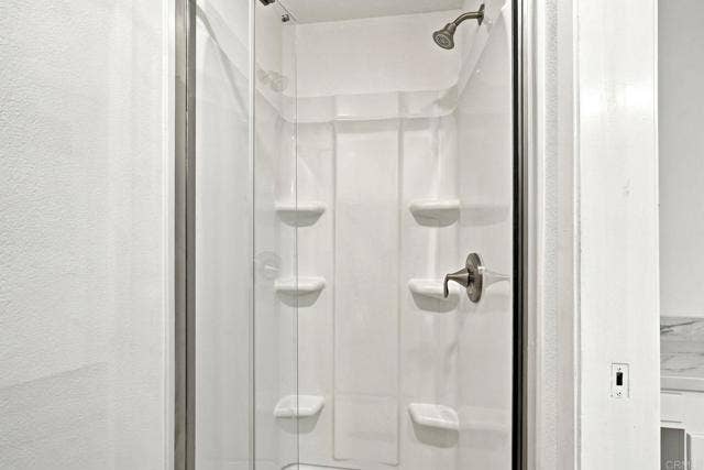3612 Vista Bella, Oceanside, CA 92056 Owners Bathroom Shower