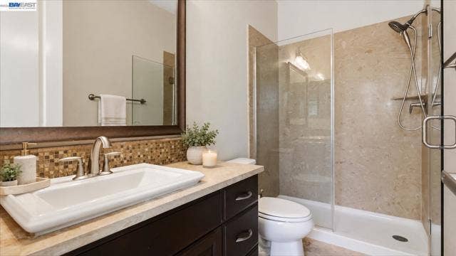 DOWNSTAIR JUNIOR SUITE BATHROOM
