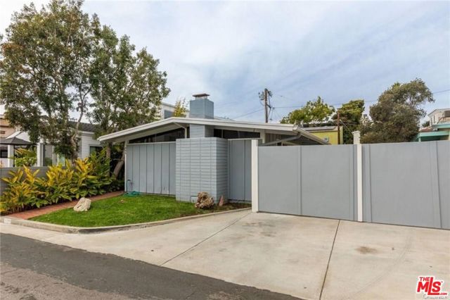 Property photo for 465 33RD Street, Manhattan Beach, CA