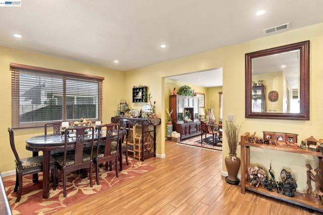 22 John Glenn Cir, Daly City, CA 94015 22 John Glenn Cir, Daly City, CA 94015