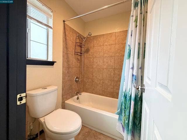 8800 Crusheen Way, Sacramento, CA 95828 Upstairs Bathroom