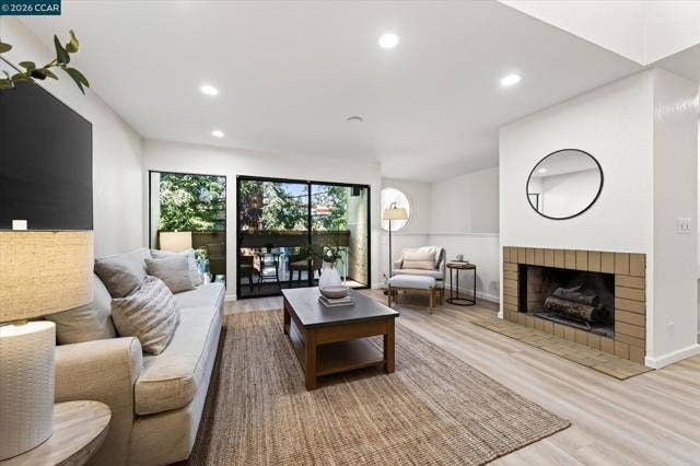 190 Cleaveland Rd, #16, Pleasant Hill, CA 94523