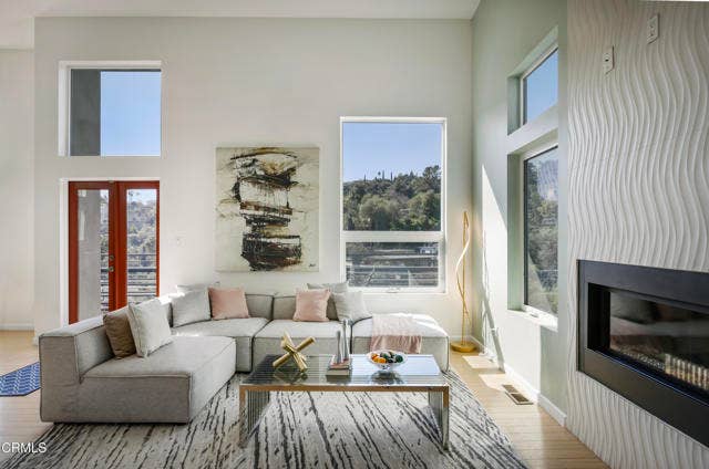 Property photo for 475 Rustic DR, Los Angeles, CA