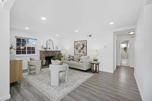 25825 Belhaven St, Hayward, CA 94545 25825 Belhaven St, Hayward, CA 94545