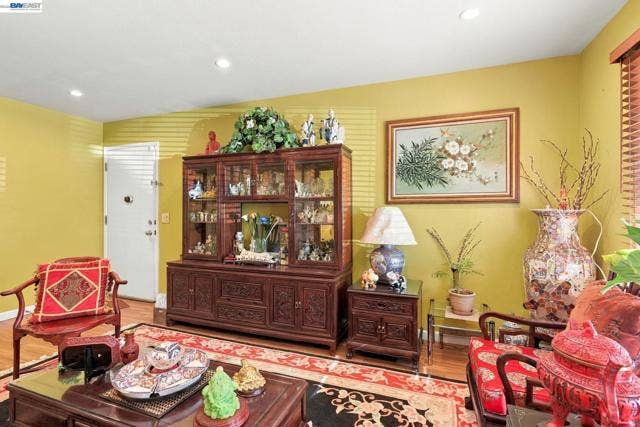 22 John Glenn Cir, Daly City, CA 94015 22 John Glenn Cir, Daly City, CA 94015