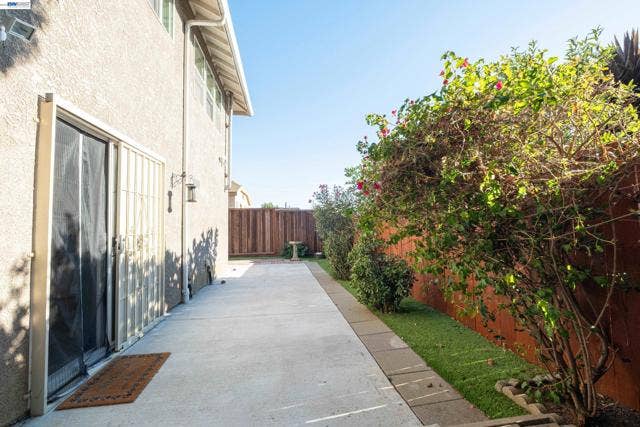 8957 Lawlor St, Oakland, CA 94605
