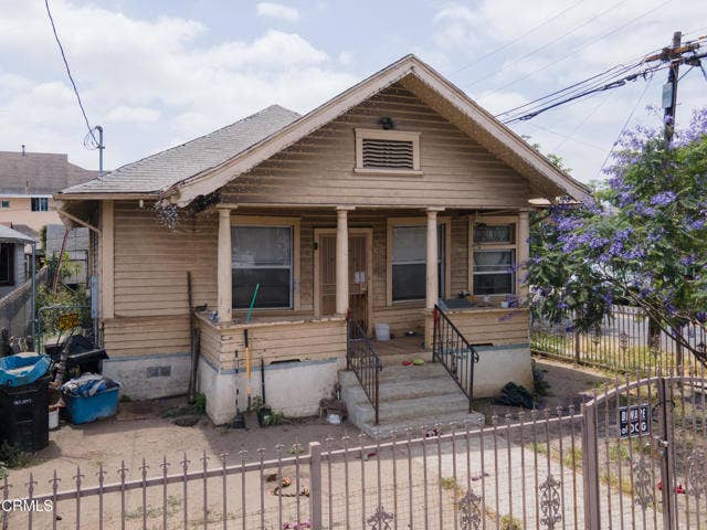 Property photo for 3000 Darwin AVE, Los Angeles, CA