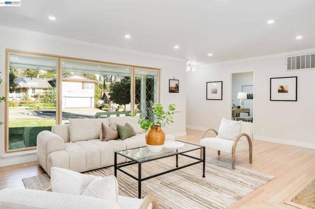 3636 Arcadian Dr, Castro Valley, CA 94546