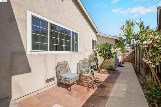 25825 Belhaven St, Hayward, CA 94545 25825 Belhaven St, Hayward, CA 94545