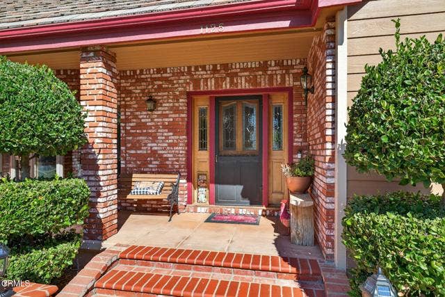 8-web-or-mls-UpmarketMedia-1125Spr-019