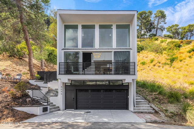 Property photo for 8655 Appian WAY, Los Angeles, CA