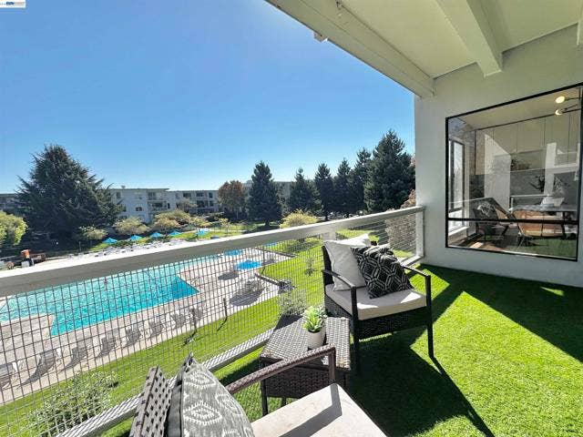 6 Commodore Drive, #C337, Emeryville, CA 94608 6 Commodore Drive, #C337, Emeryville, CA 94608