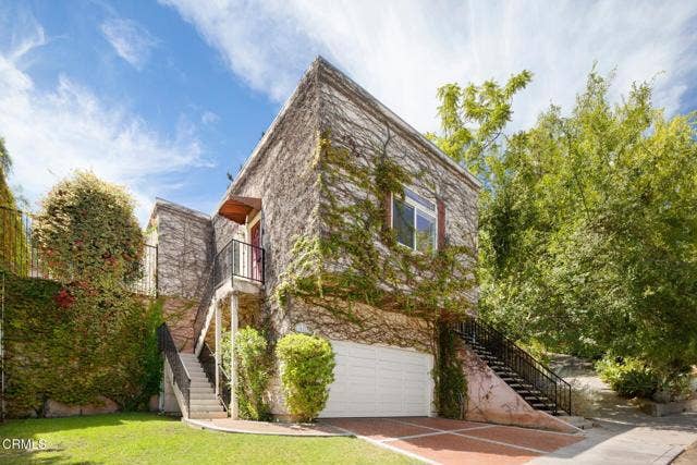 Property photo for 3211 Kenneth DR, Los Angeles, CA
