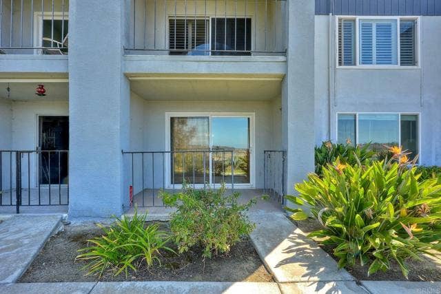 3612 Vista Bella, Oceanside, CA 92056 Patio from outside