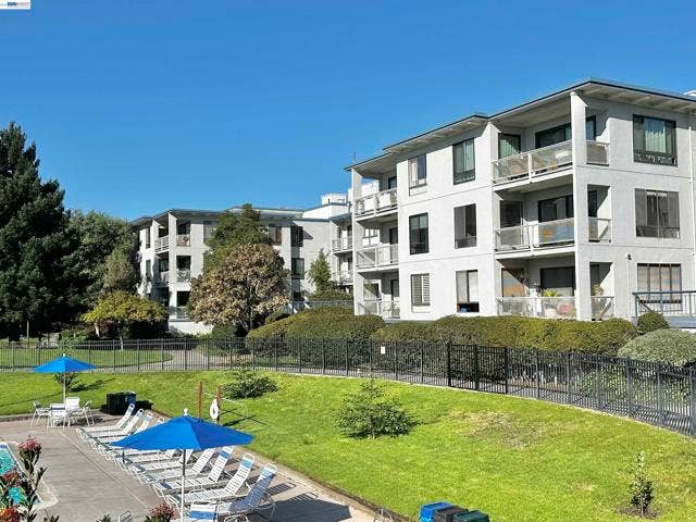 6 Commodore Drive, #C337, Emeryville, CA 94608 6 Commodore Drive, #C337, Emeryville, CA 94608