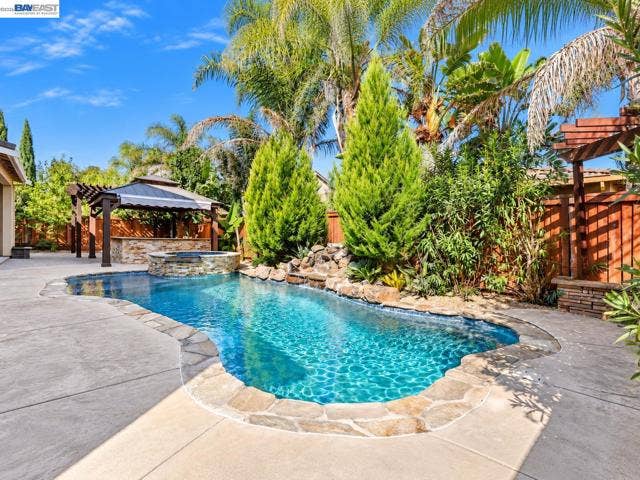 RESORT STYLE LIVING