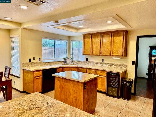8800 Crusheen Way, Sacramento, CA 95828 8800 Crusheen Way, Sacramento, CA 95828