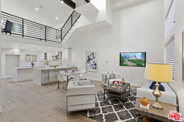 Property photo for 5019 MAPLEWOOD Avenue, #103, Los Angeles, CA