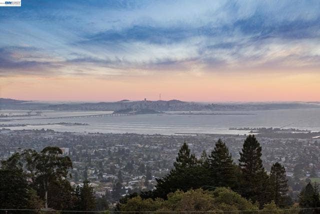 1085 STERLING AVE, Berkeley, CA 94708 1085 STERLING AVE, Berkeley, CA 94708