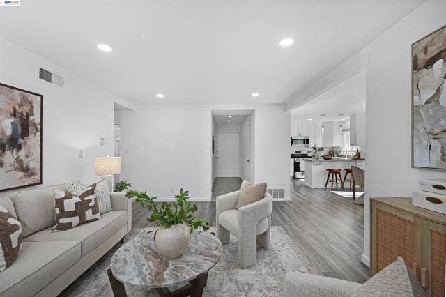 25825 Belhaven St, Hayward, CA 94545 25825 Belhaven St, Hayward, CA 94545