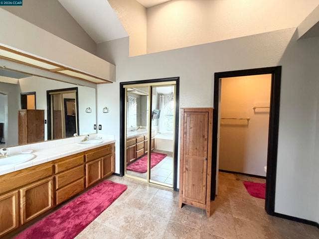 8800 Crusheen Way, Sacramento, CA 95828 Primary Bathroom