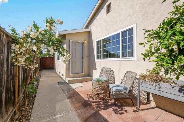 25825 Belhaven St, Hayward, CA 94545 25825 Belhaven St, Hayward, CA 94545