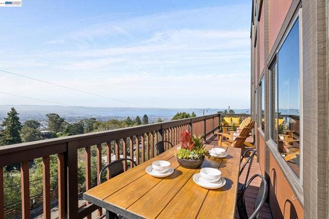 1085 STERLING AVE, Berkeley, CA 94708 1085 STERLING AVE, Berkeley, CA 94708