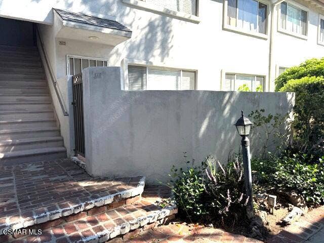 18619 Collins ST, #F7, Tarzana, CA 91356 Front of F7
