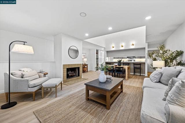190 Cleaveland Rd, #16, Pleasant Hill, CA 94523